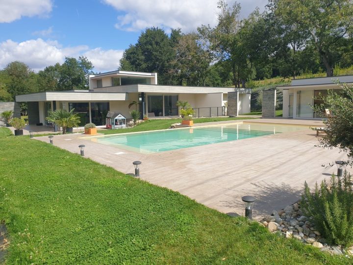 construction piscine à débordement après